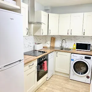 Lovely 2 Bedroom In Apartment