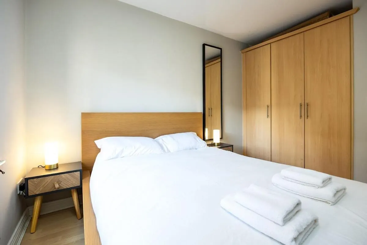 Scandinavian-Inspired 2Bed Near River Liffey 都柏林